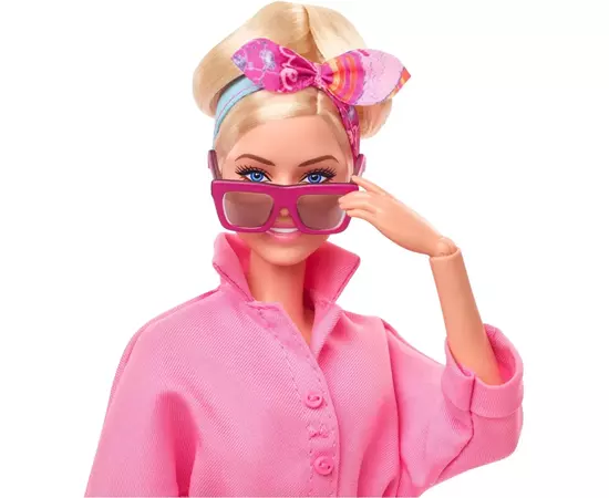 Кукла Barbie коллекционная Pink Power Jumpsuit по мотивам фильма Барби (HRF29), изображение 4 Кукла Barbie коллекционная Pink Power Jumpsuit по мотивам фильма Барби (HRF29), изображение 4