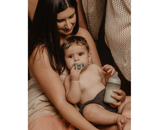 Пустышка Suavinex Colour Essence силиконовая физиологическая, 6-18 мес. зеленая (308090), изображение 3 Пустышка Suavinex Colour Essence силиконовая физиологическая, 6-18 мес. зеленая (308090), изображение 3