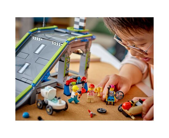 Конструктор LEGO City Никаких ограничений: Автодром для гоночных автомобилей (60460), изображение 9 Конструктор LEGO City Никаких ограничений: Автодром для гоночных автомобилей (60460), изображение 9