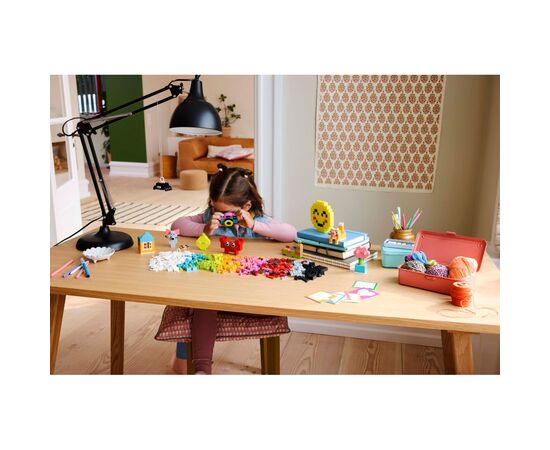 Конструктор LEGO Classic Счастливый творческий набор (11042), изображение 11 Конструктор LEGO Classic Счастливый творческий набор (11042), изображение 11