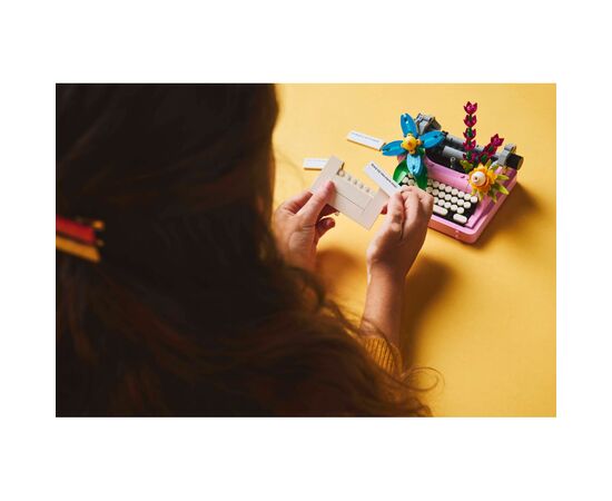 Конструктор LEGO Creator Печатная машинка с цветами (31169), изображение 12 Конструктор LEGO Creator Печатная машинка с цветами (31169), изображение 12