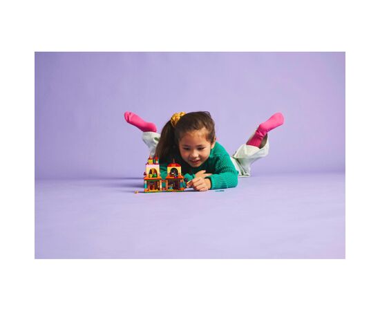 Конструктор LEGO Disney Classic Минидом Энканто (43261), изображение 10 Конструктор LEGO Disney Classic Минидом Энканто (43261), изображение 10