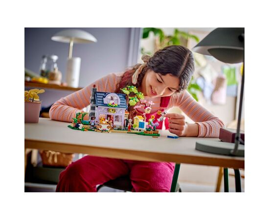Конструктор LEGO Friends Домик и цветник пчеловодов (42669), изображение 11 Конструктор LEGO Friends Домик и цветник пчеловодов (42669), изображение 11