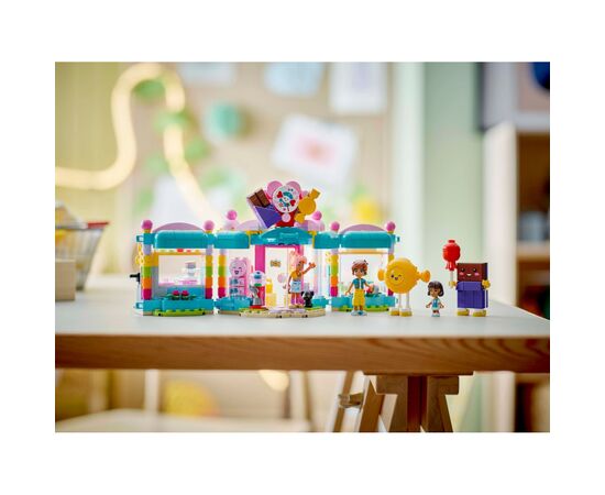 Конструктор LEGO Friends Кондитерская Хартлейк-Сити (42649), изображение 11 Конструктор LEGO Friends Кондитерская Хартлейк-Сити (42649), изображение 11