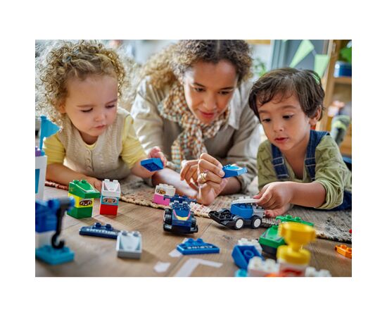 Конструктор LEGO DUPLO Town Автомобили для гонок и пилоты команд Формулы-1 (10445), изображение 10 Конструктор LEGO DUPLO Town Автомобили для гонок и пилоты команд Формулы-1 (10445), изображение 10