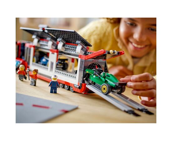 Конструктор LEGO City Грузовик F1 с автомобилями RB20 и AMR24 (60445), изображение 10 Конструктор LEGO City Грузовик F1 с автомобилями RB20 и AMR24 (60445), изображение 10