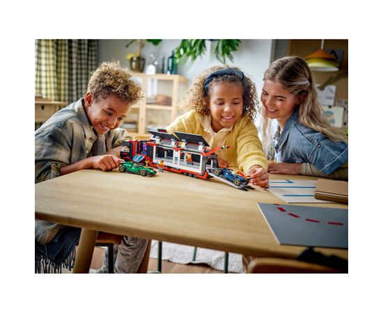 Конструктор LEGO City Грузовик F1 с автомобилями RB20 и AMR24 (60445), изображение 9 Конструктор LEGO City Грузовик F1 с автомобилями RB20 и AMR24 (60445), изображение 9