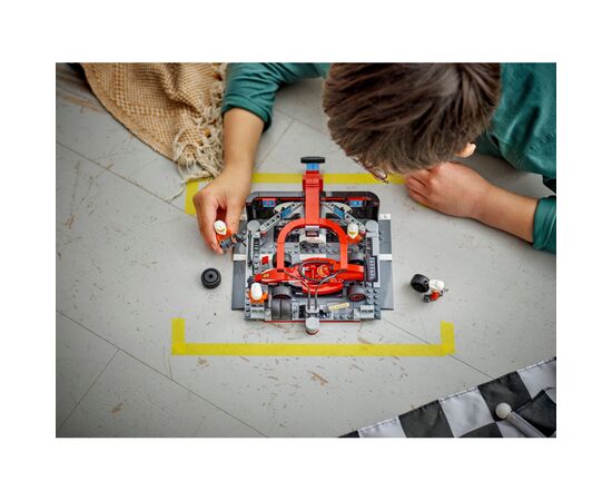 Конструктор LEGO City Піт-стоп і піт-екіпаж F1 з болідом Ferrari (60443), зображення 10 Конструктор LEGO City Піт-стоп і піт-екіпаж F1 з болідом Ferrari (60443), зображення 10