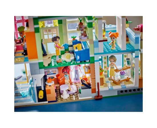 Конструктор LEGO Friends Хартлейк-Сити. Квартиры и магазины (42670), изображение 11 Конструктор LEGO Friends Хартлейк-Сити. Квартиры и магазины (42670), изображение 11