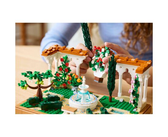 Конструктор LEGO Icons Сад фонтанів (10359), зображення 9 Конструктор LEGO Icons Сад фонтанів (10359), зображення 9