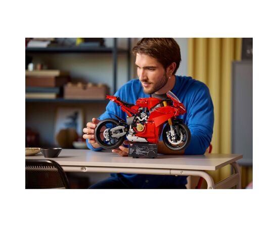 Конструктор LEGO Technic Мотоцикл Ducati Panigale V4 S (42202), изображение 9 Конструктор LEGO Technic Мотоцикл Ducati Panigale V4 S (42202), изображение 9
