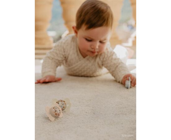 Пустышка Suavinex Wonderland в форме бабочки, 0-6 мес. розовая с рисунком (308775), изображение 4 Пустышка Suavinex Wonderland в форме бабочки, 0-6 мес. розовая с рисунком (308775), изображение 4