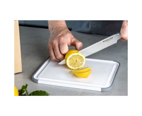 Разделочная доска KitchenAid Universal, двостороння, 20,3 х 25,3 х 1 (KEG701NOSMGA), изображение 6 Разделочная доска KitchenAid Universal, двостороння, 20,3 х 25,3 х 1 (KEG701NOSMGA), изображение 6
