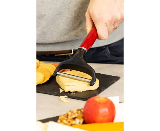Кухонный нож KitchenAid Coreline для сиру, 20,3 см, червоний (KAG133OHERE), изображение 5 Кухонный нож KitchenAid Coreline для сиру, 20,3 см, червоний (KAG133OHERE), изображение 5