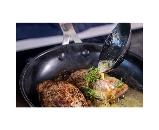 Ложка кухарська KitchenAid Coreline для сервіровки, 34 см, сіра (KAS003OHCGG), зображення 8 Ложка кухарська KitchenAid Coreline для сервіровки, 34 см, сіра (KAS003OHCGG), зображення 8