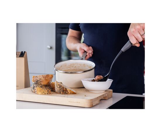 Ложка кухарська KitchenAid Coreline для сервіровки з прорізами, 33,8 см, сіра (KAS004OHCGG), зображення 6 Ложка кухарська KitchenAid Coreline для сервіровки з прорізами, 33,8 см, сіра (KAS004OHCGG), зображення 6