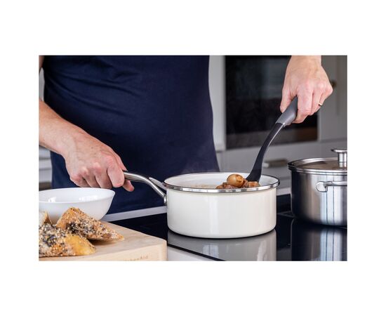 Ложка кухарська KitchenAid Coreline для сервіровки з прорізами, 33,8 см, сіра (KAS004OHCGG), зображення 7 Ложка кухарська KitchenAid Coreline для сервіровки з прорізами, 33,8 см, сіра (KAS004OHCGG), зображення 7