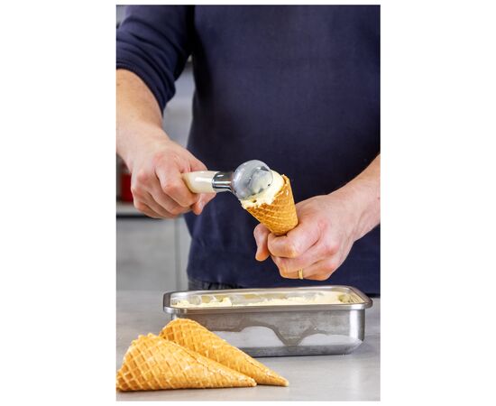 Ложка для мороженого KitchenAid Coreline, 21,6 см, кремова (KAG117OHACE), изображение 5 Ложка для мороженого KitchenAid Coreline, 21,6 см, кремова (KAG117OHACE), изображение 5