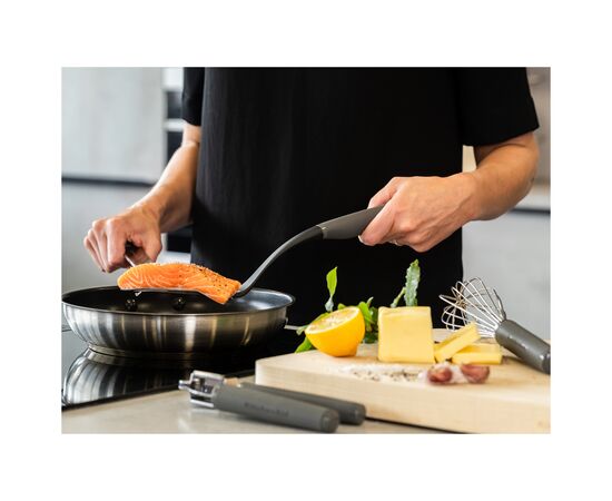 Лопатка кухонна KitchenAid Coreline з прорізами, 34,3 см, сірий (KAS002OHCGG), зображення 7 Лопатка кухонна KitchenAid Coreline з прорізами, 34,3 см, сірий (KAS002OHCGG), зображення 7