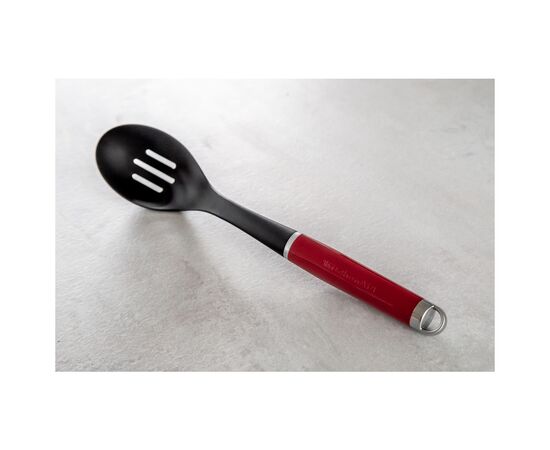 Ложка поварская KitchenAid Coreline для сервіровки з прорізами, 35,3 см, червона (KAG004OHERE), изображение 6 Ложка поварская KitchenAid Coreline для сервіровки з прорізами, 35,3 см, червона (KAG004OHERE), изображение 6