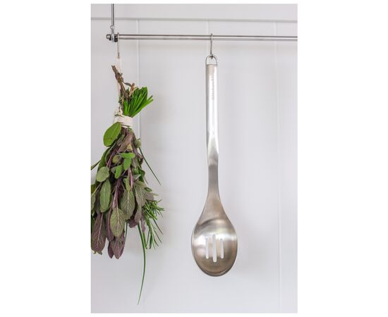 Ложка кухарська KitchenAid Premium з прорізами, 33,8 см (KMG004OHSS), зображення 4 Ложка кухарська KitchenAid Premium з прорізами, 33,8 см (KMG004OHSS), зображення 4