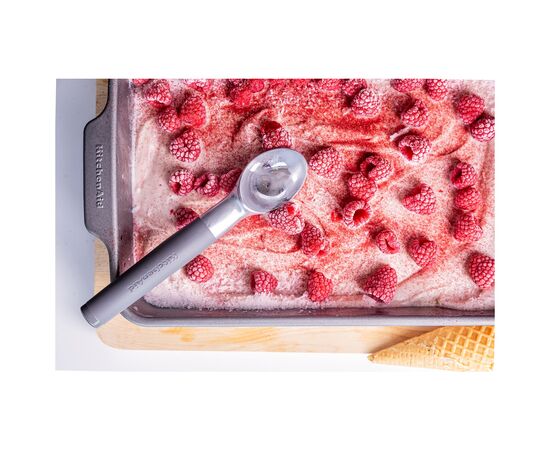 Ложка для мороженого KitchenAid Coreline, 21,6 см, сіра (KAS117OHCGG), изображение 6 Ложка для мороженого KitchenAid Coreline, 21,6 см, сіра (KAS117OHCGG), изображение 6
