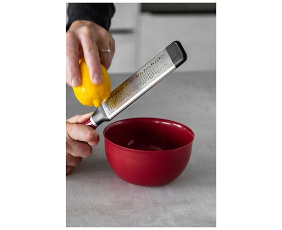 Терка KitchenAid Coreline для спецій, з чохлом, 31,7 см, червона (KAG321OHERE), изображение 9 Терка KitchenAid Coreline для спецій, з чохлом, 31,7 см, червона (KAG321OHERE), изображение 9