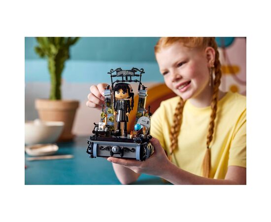 Конструктор LEGO Wednesday Фигурка Венздей Аддамс (76780), изображение 12 Конструктор LEGO Wednesday Фигурка Венздей Аддамс (76780), изображение 12