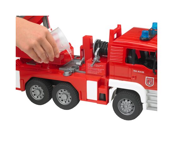 Спецтехника Bruder Пожарный грузовик с лестницей М1:16 (02771), изображение 5 Спецтехника Bruder Пожарный грузовик с лестницей М1:16 (02771), изображение 5