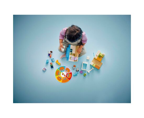 Конструктор LEGO DUPLO Town Впервые: визит к врачу (10449), изображение 9 Конструктор LEGO DUPLO Town Впервые: визит к врачу (10449), изображение 9