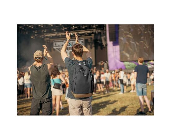 Рюкзак туристический Pacsafe Go 25L чорний/помаранчевий (35115130), изображение 8 Рюкзак туристический Pacsafe Go 25L чорний/помаранчевий (35115130), изображение 8