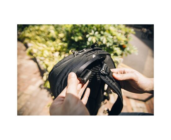 Рюкзак туристический Pacsafe Vibe 25L backpack чорний2 (60301130), изображение 10 Рюкзак туристический Pacsafe Vibe 25L backpack чорний2 (60301130), изображение 10