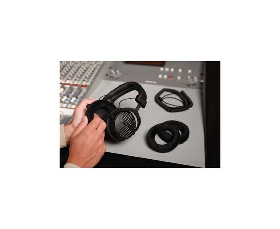Наушники Beyerdynamic DT 1990 Pro MK II Black (531070), изображение 6 Наушники Beyerdynamic DT 1990 Pro MK II Black (531070), изображение 6