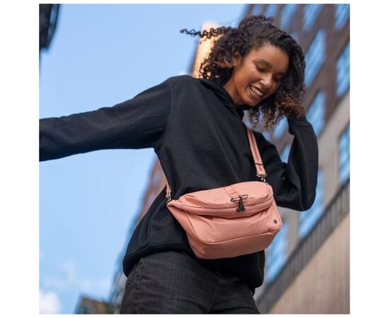 Рюкзак туристический Pacsafe CX convertible backpack рожевий (20410340), изображение 10 Рюкзак туристический Pacsafe CX convertible backpack рожевий (20410340), изображение 10