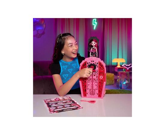 Кукла Monster High Набор-сюрприз Ужас-секреты Дракулоры серии Цвет и тьма (HYT72), изображение 6 Кукла Monster High Набор-сюрприз Ужас-секреты Дракулоры серии Цвет и тьма (HYT72), изображение 6