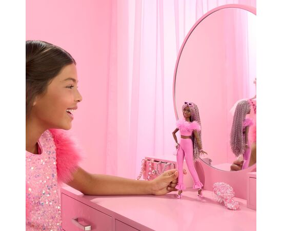 Кукла Barbie Barbiecore модница в костюме с перьями (HYV28), изображение 6 Кукла Barbie Barbiecore модница в костюме с перьями (HYV28), изображение 6