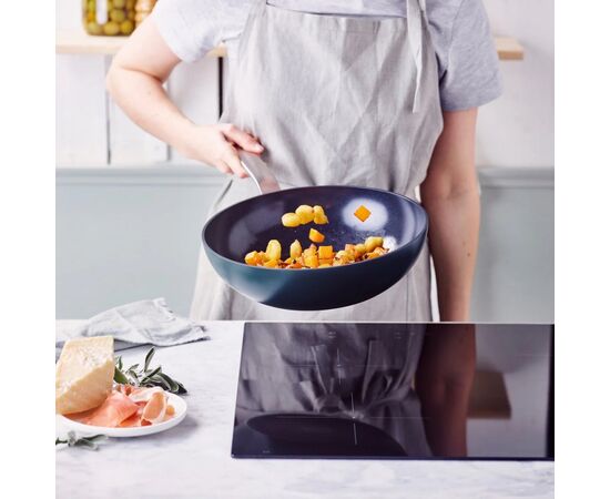 Сковорода GreenPan Evolution Вок 28 см 3,6 л темно-зелений (CC006392-001), изображение 4 Сковорода GreenPan Evolution Вок 28 см 3,6 л темно-зелений (CC006392-001), изображение 4