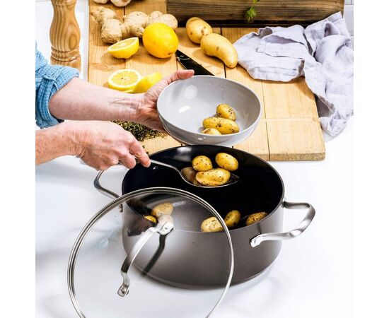 Кастрюля GreenPan Copenhagen, 24 см, 4,9 л (CC003346-001), изображение 6 Кастрюля GreenPan Copenhagen, 24 см, 4,9 л (CC003346-001), изображение 6