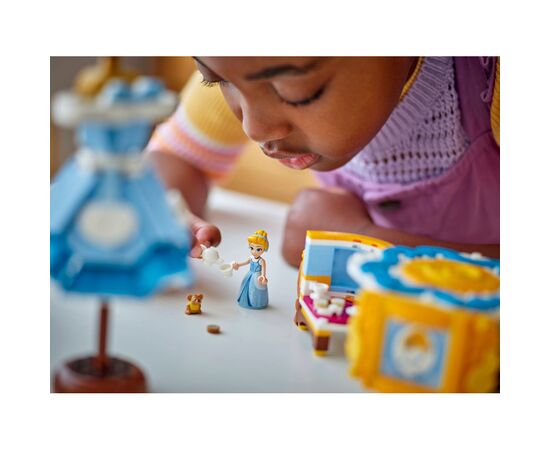 Конструктор LEGO Disney Princess Платье Золушки (43266), изображение 10 Конструктор LEGO Disney Princess Платье Золушки (43266), изображение 10