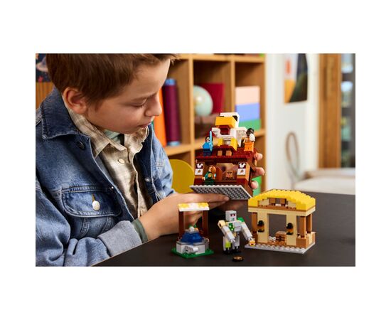 Конструктор LEGO Minecraft Нападение на деревню с воздушным шаром Гаст (21273), изображение 11 Конструктор LEGO Minecraft Нападение на деревню с воздушным шаром Гаст (21273), изображение 11