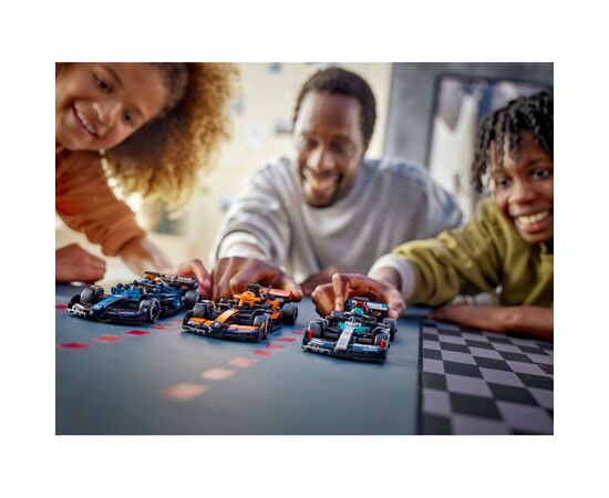 Конструктор LEGO Speed Champions Автомобиль для гонок McLaren F1 Team MCL38 (77251), изображение 11 Конструктор LEGO Speed Champions Автомобиль для гонок McLaren F1 Team MCL38 (77251), изображение 11