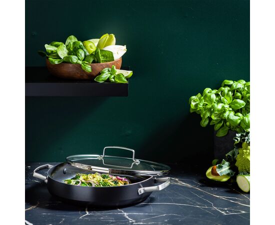 Сотейник GreenPan Chef's Collection з кришкою 28 см, 3,5 л (CC007736-001), изображение 3 Сотейник GreenPan Chef's Collection з кришкою 28 см, 3,5 л (CC007736-001), изображение 3