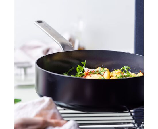Сотейник GreenPan Evolution з кришкою 26 см, 3,7 л (CC007086-001), изображение 5 Сотейник GreenPan Evolution з кришкою 26 см, 3,7 л (CC007086-001), изображение 5
