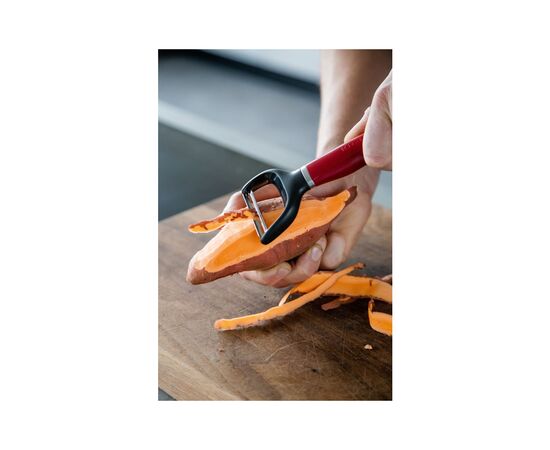 Овощечистка KitchenAid Coreline, горизонтальна 18,8 см, червоний (KAG145OHERE), изображение 6 Овощечистка KitchenAid Coreline, горизонтальна 18,8 см, червоний (KAG145OHERE), изображение 6