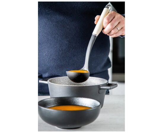 Половник KitchenAid Coreline, 32,8 см, кремовий (KAG006OHACE), изображение 7 Половник KitchenAid Coreline, 32,8 см, кремовий (KAG006OHACE), изображение 7