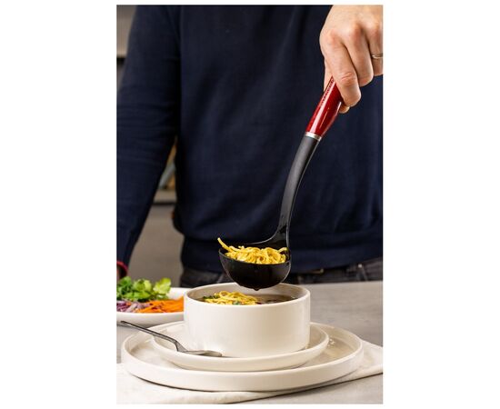 Половник KitchenAid Coreline, 32,8 см, червоний (KAG006OHERE), изображение 5 Половник KitchenAid Coreline, 32,8 см, червоний (KAG006OHERE), изображение 5