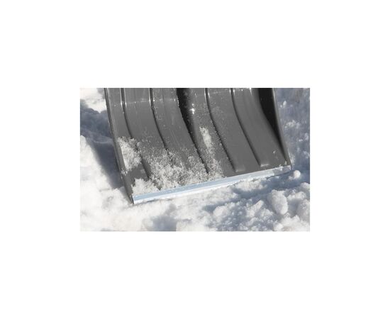 Лопата Gardena для снега ClassicLine с ручкой и алюм.кантом, 40 см. (17550-30.000.00), изображение 3 Лопата Gardena для снега ClassicLine с ручкой и алюм.кантом, 40 см. (17550-30.000.00), изображение 3