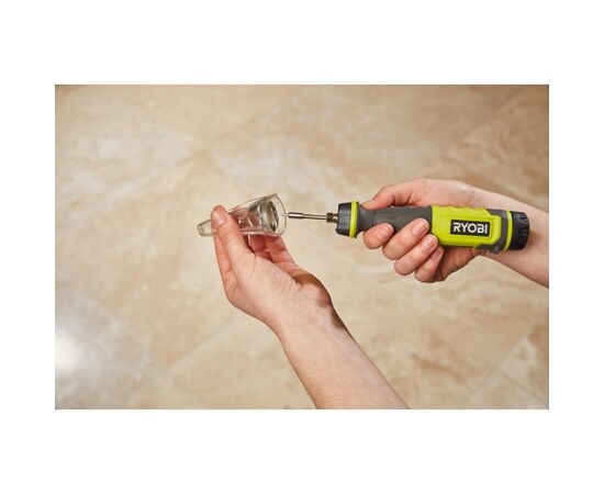 Паяльник электрический Ryobi RSI4-120G аккумуляторный, USB, Lithium 4V 2Ah, 460°С, подсветка (5133006146), изображение 4 Паяльник электрический Ryobi RSI4-120G аккумуляторный, USB, Lithium 4V 2Ah, 460°С, подсветка (5133006146), изображение 4