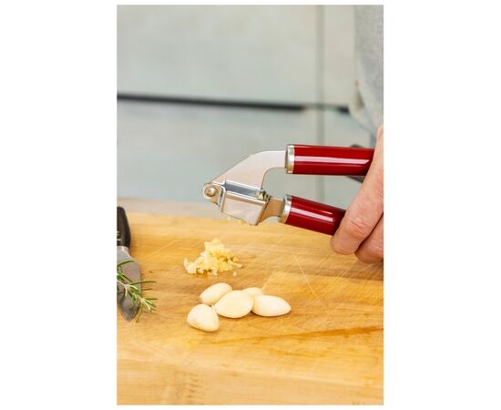 Пресс для чеснока KitchenAid Coreline 19 см червоний (KAG132OHERE), изображение 5 Пресс для чеснока KitchenAid Coreline 19 см червоний (KAG132OHERE), изображение 5