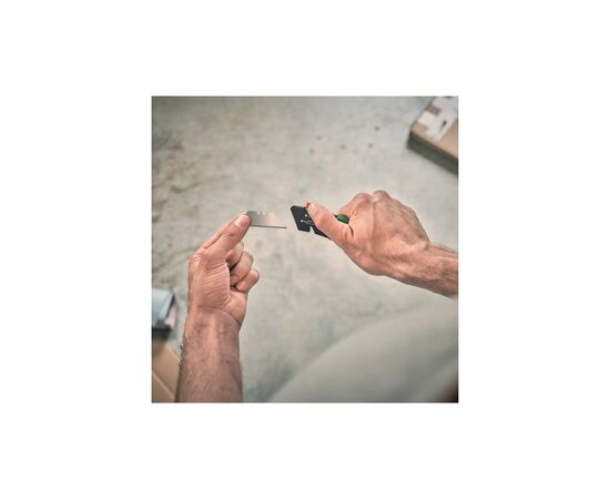 Нож монтажный Bosch строительный трапециевидный, корпус двухкомпонентный, 175x40x25мм (1.600.A03.2V7), изображение 3 Нож монтажный Bosch строительный трапециевидный, корпус двухкомпонентный, 175x40x25мм (1.600.A03.2V7), изображение 3